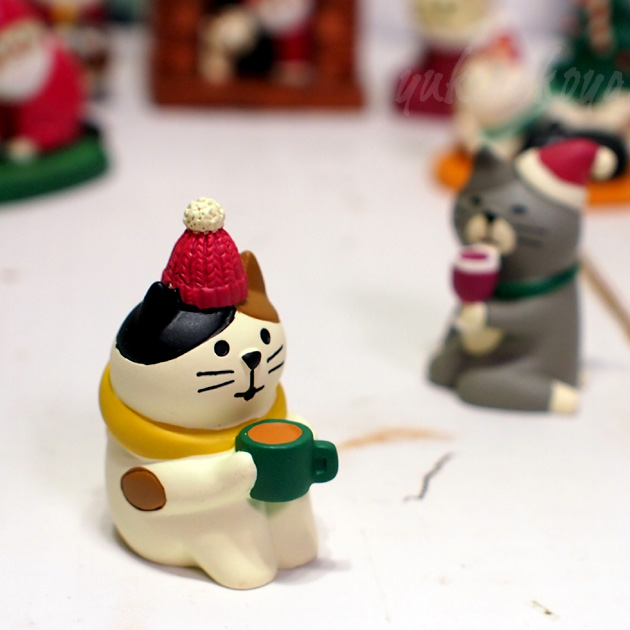 猫のマスコット　寒がりねこ　三毛猫★デコレ(DECOLE)concombre　まったりマスコット・クリスマス